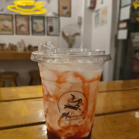 Iced strawberry latte